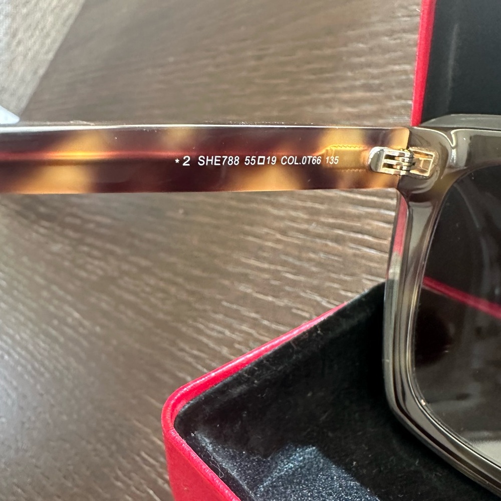 Carolina Herrera Sunglasses😎